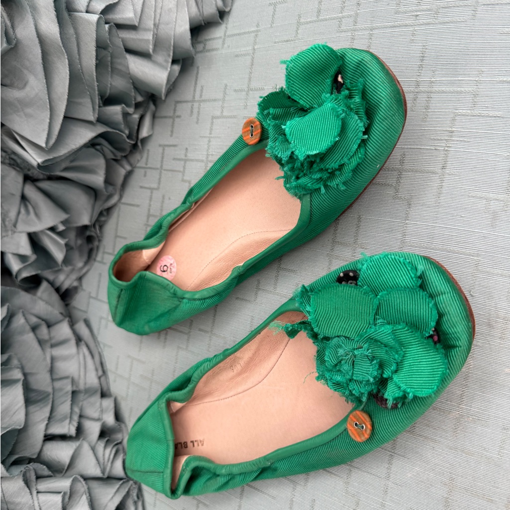All Black Brand Cute As A Button Green Ballet Flats